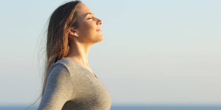 Ecuavisa - ¡Duerme bien y despierta como nuevo! AQUILEA SUEÑO contiene  Melatonina que te ayudará a conciliar el sueño de forma natural. Además  contiene extractos naturales que ayudan a lograr la relajación