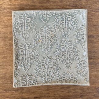 Porte- savon en céramique beige et motif Atelier Argiles