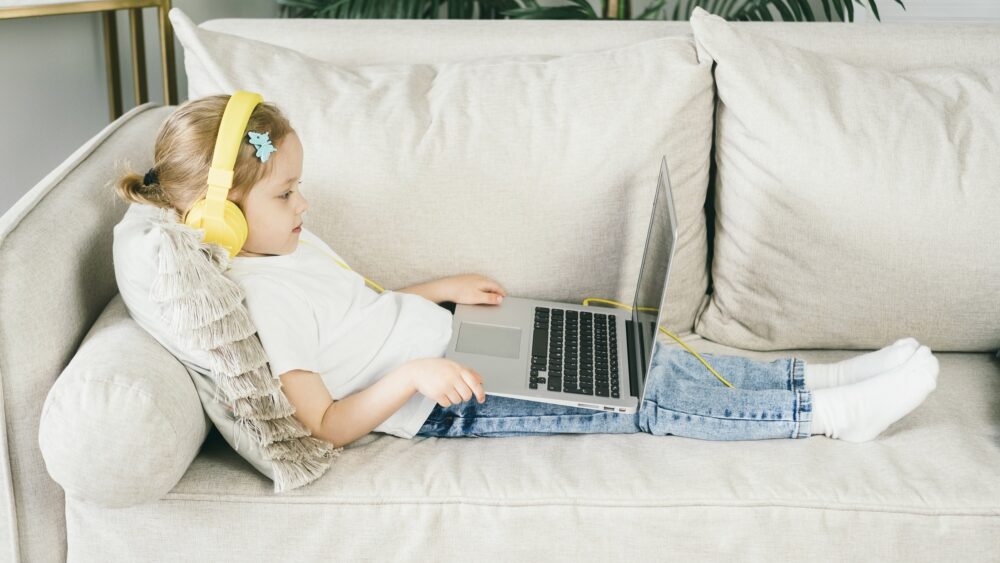 Écrans et développement cognitif de l’enfant : une étude pointe l’importance du contexte d’utilisation et de l’environnement familial ©Shutterstock