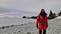 Paul-Antoine Libourel sur l'île du Roi-George pour étudier le sommeil des manchots ©DR