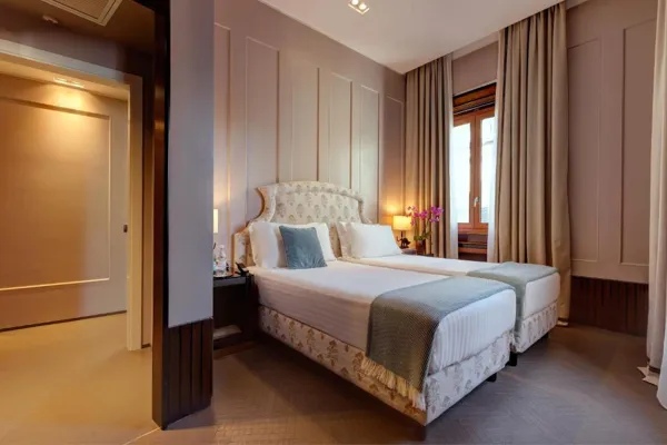 Singer Palace Hotel