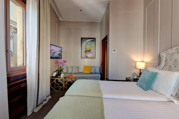 Singer Palace Hotel