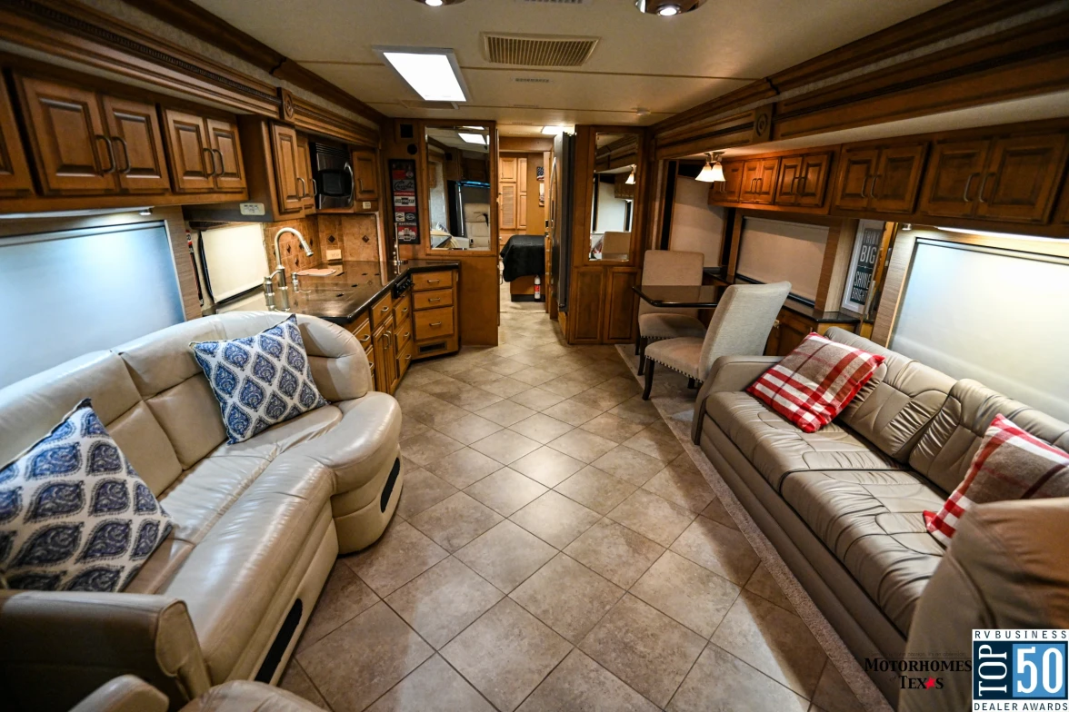 2007 Fleetwood American Tradition 40Z - interior 2