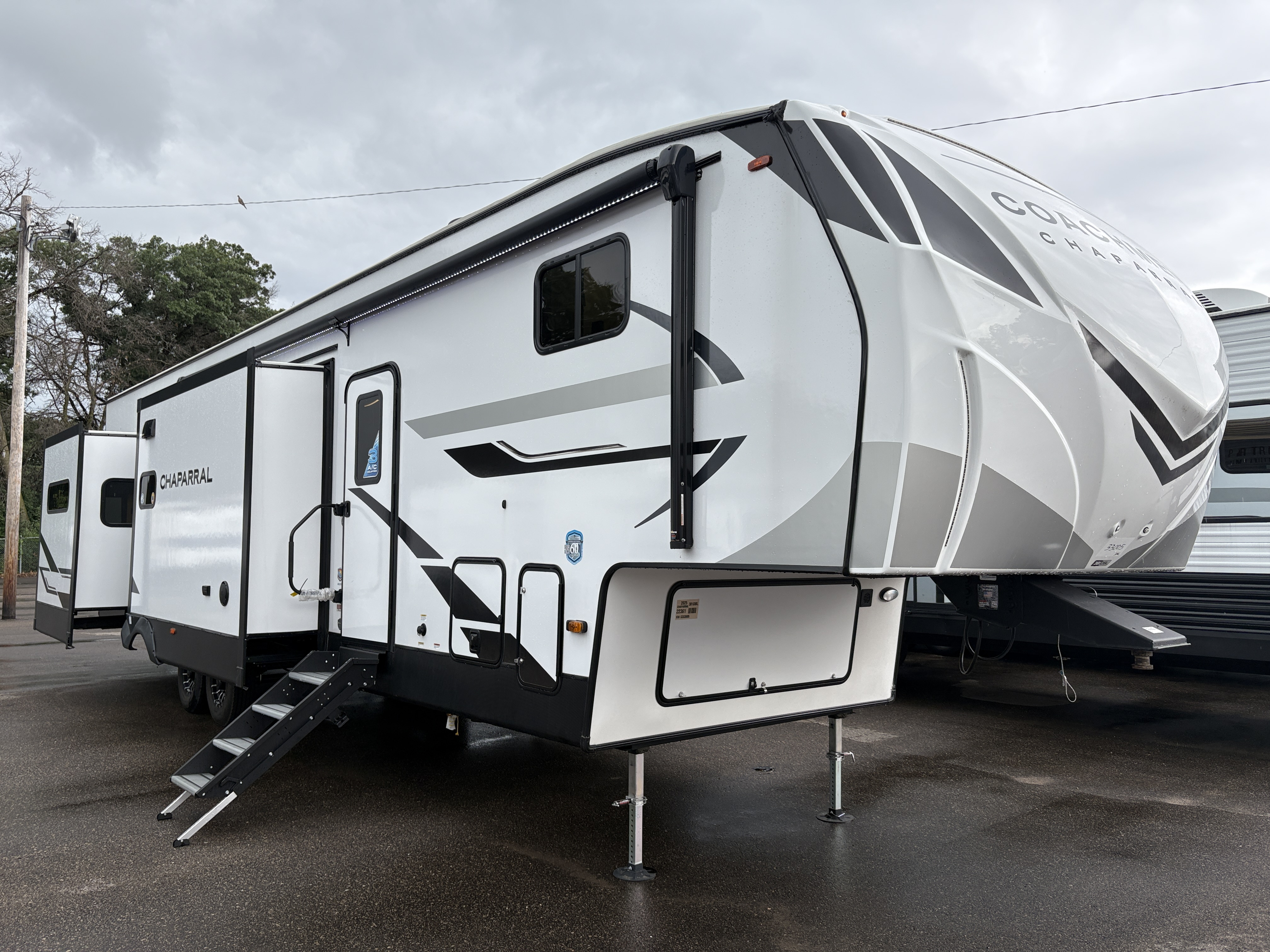 New 2025 Coachmen Chaparral 381DBL – AC Nelsen RV World | Shakopee, MN