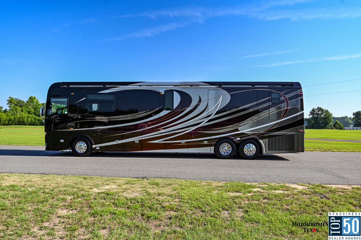 2020 Foretravel Realm  LV Spa - exterior 34