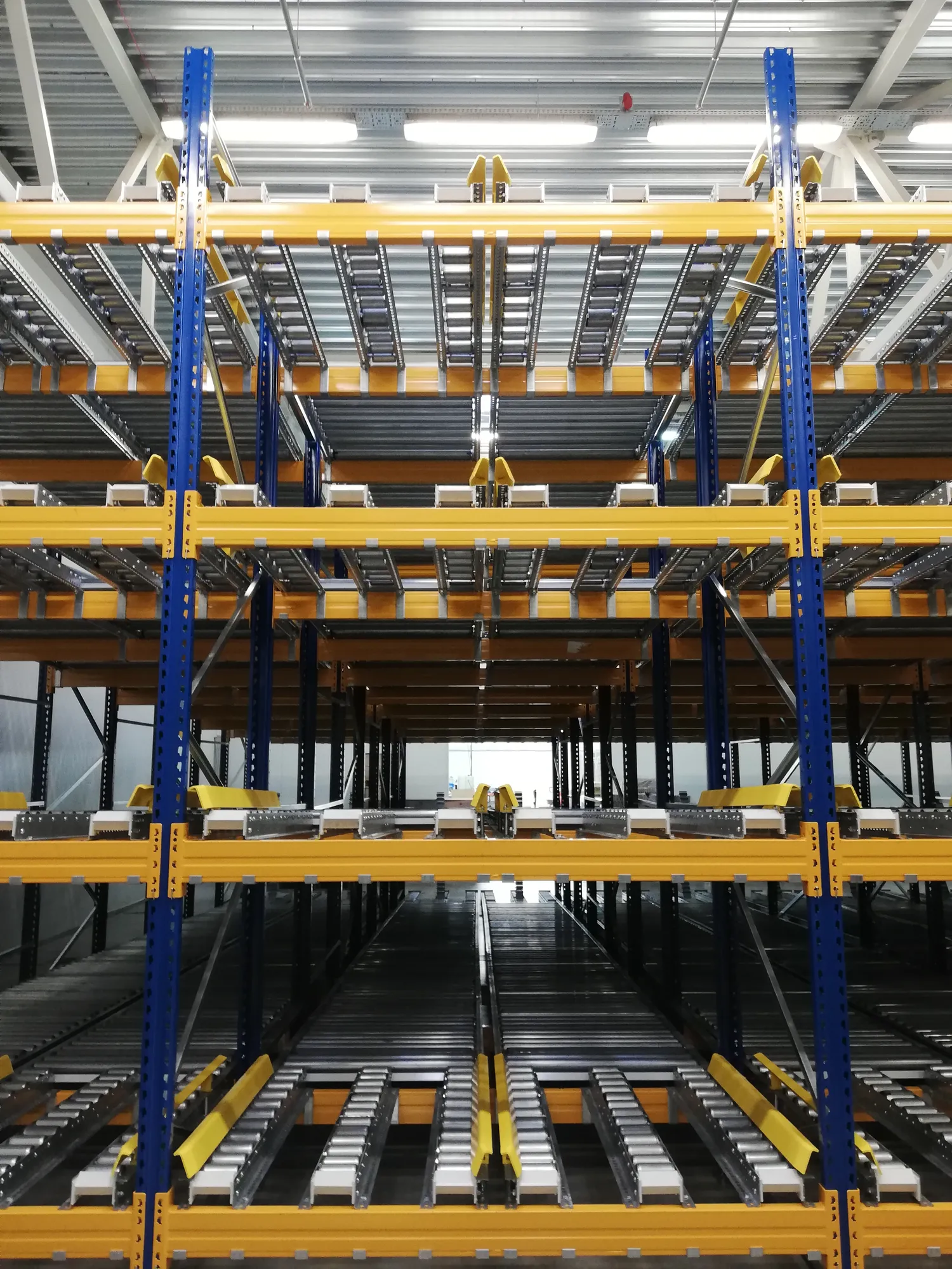 Gravitaciniai (Pallet Flow) stelažai