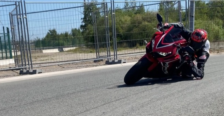 (Yamaha R7 cup)