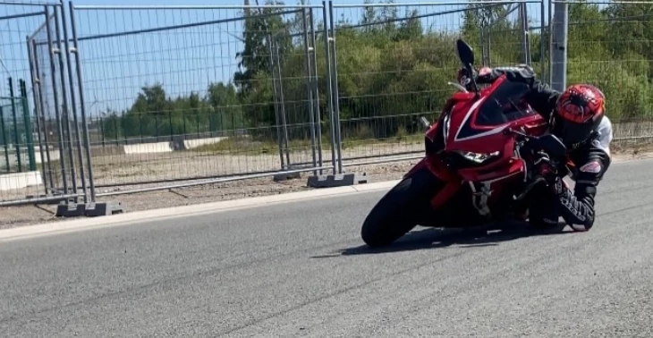 From nobody to road-racer (Yamaha R7 cup)