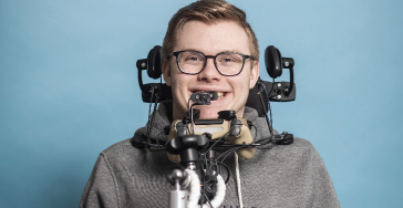 Van auto-ongeluk naar ongelukkig