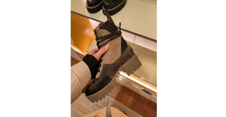Laureate desert boots