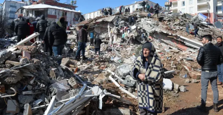 Help de slachtoffers van Turkije/Syrië