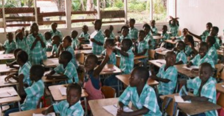 Schoolspullen voor kinderen in Suriname 