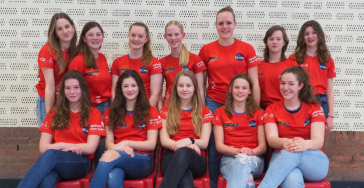 Help de meiden onder 15 naar waterpolo internationaal toernooi