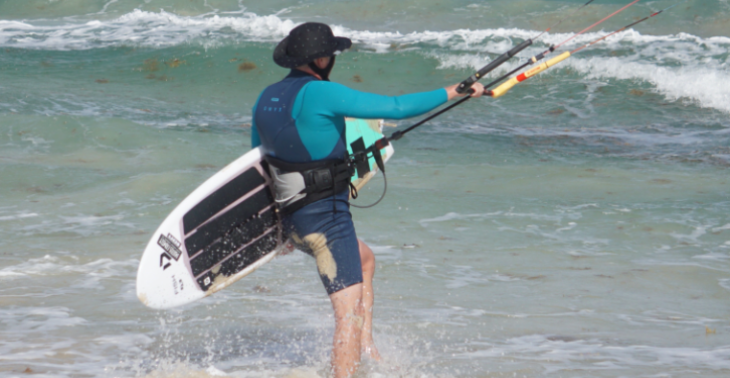 Kitesurf downwind, Dunes to Sand t.v.v. het Zeepreventorium in De Haan.