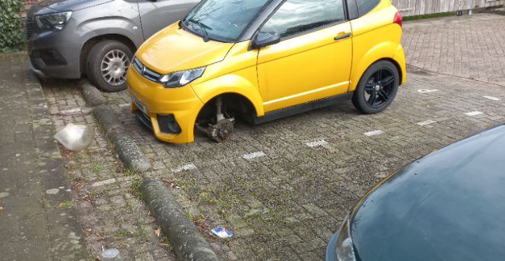 Wiel van me brommobiel is gestolen