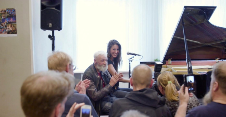 Help de Iris Hond Foundation haar 1e Music For Shelter Home te openen