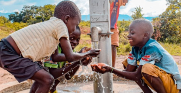 Hilfe für die Wasserbrunnen in Afrika