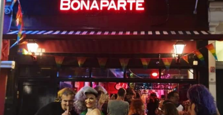 Help café Bonaparte om te overleven!