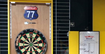 Dartklup77 gooit dartsmarathon voor café Klup77.