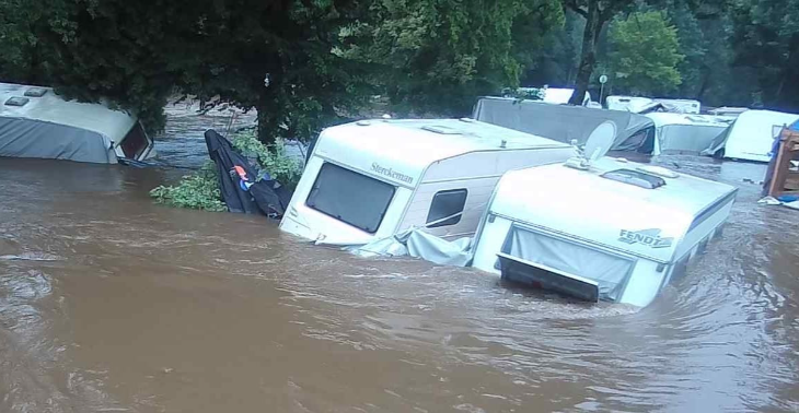 Seizoensklanten Camping de l&#039;Ourthe verliezen hun caravan...