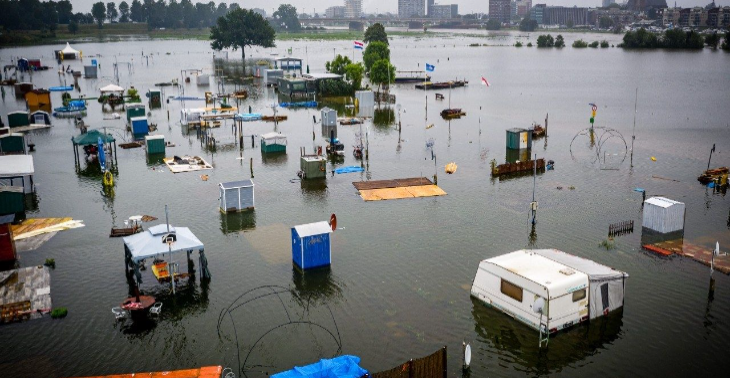 Hulp voor de wederopbouw van de camping in Limburg