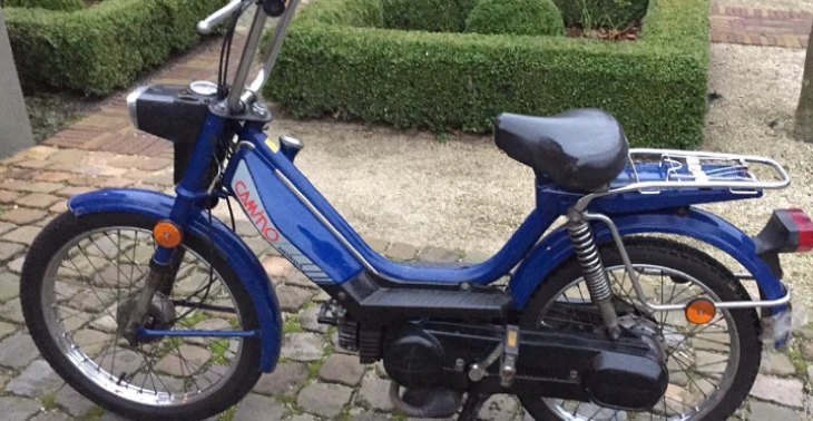 Rijden naar Herstel: Help Tom zijn brommer repareren