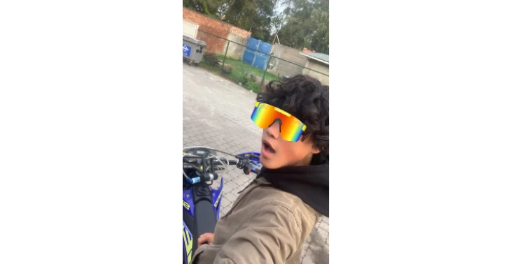 Onvriendelijke politeagent heeft mijn brommer in beslag genomen