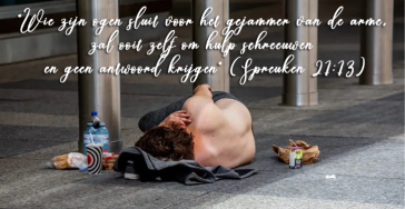 Evangelisatie door T-shirts uit te delen onder daklozen