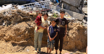Help Mona and her family to leave Gaza