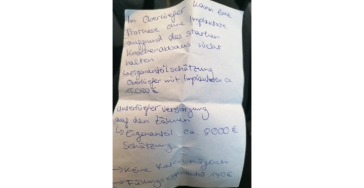 Eine feste Zahnprothese mit Implantaten für Jobsuche