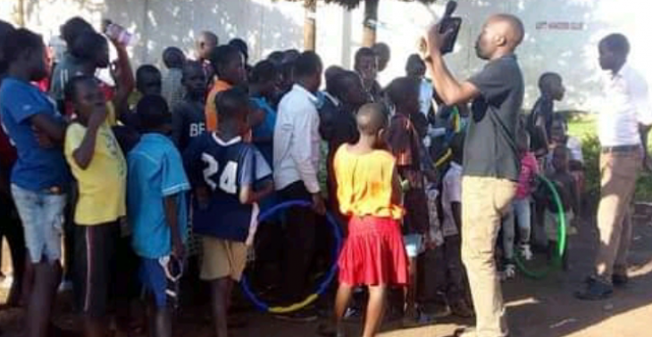 Steun Uganda children Urbain dancers