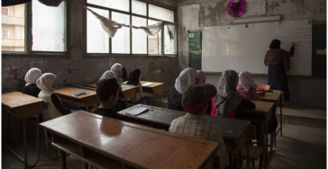 "Toekomst Herboren: Het Opbouwen van Onderwijs"