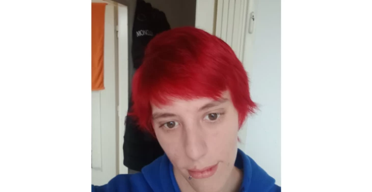 Geistig hinten geblieben Frau
