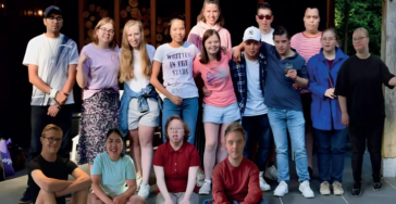 Thomas werft geld voor zijn nieuwe gezamenlijke huis