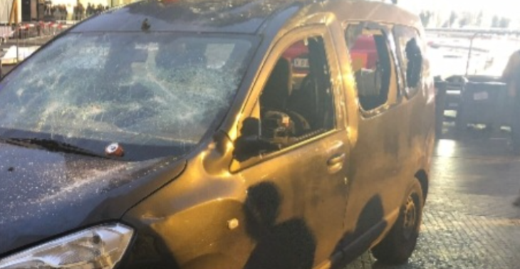 Auto door relschoppers kapot gemaakt