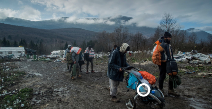 Arme bosnies mensen helpen 