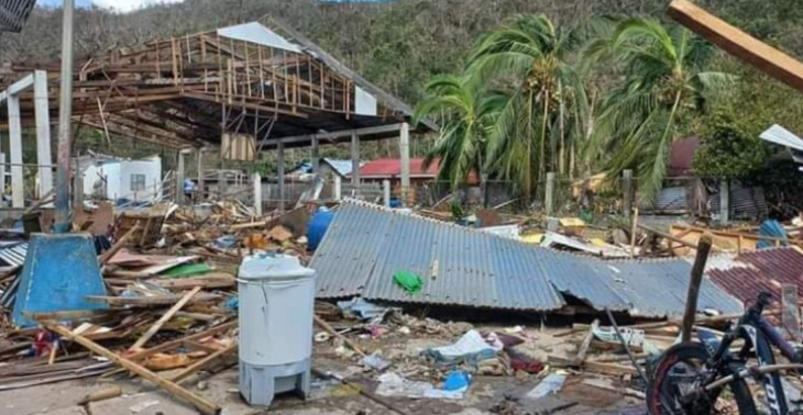 Hulp mensen in the Filippijnen de getroffen  met super typhoon odette..