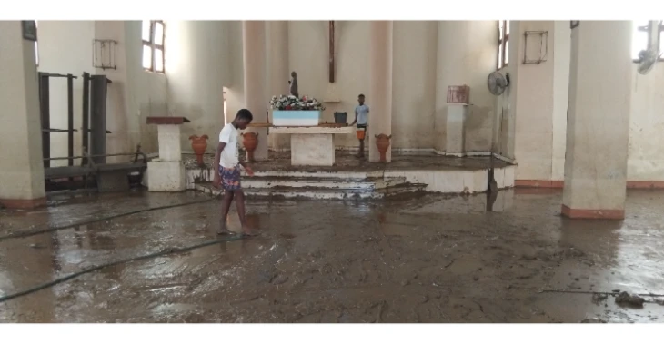 Um einer von Überschwemmungen betroffene