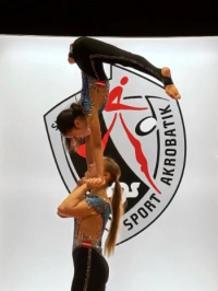 foto alina   handstand relight