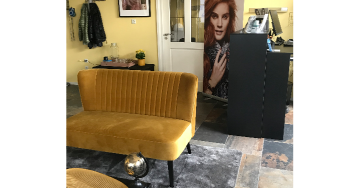 Help Studio El Vi door Corona heen.
