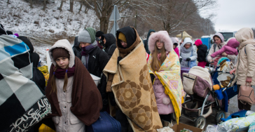 Transport van vluchtende Oekraïners van Polen naar een veilig bedje hier.