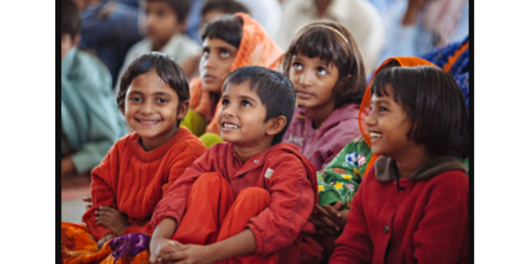 Nieuwe kleren voor weeskinderen in Pakistan 