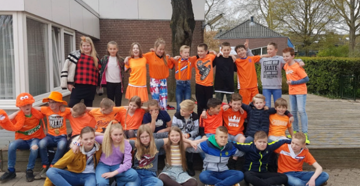 Help groep 8 de ploeg voor het school kamp 