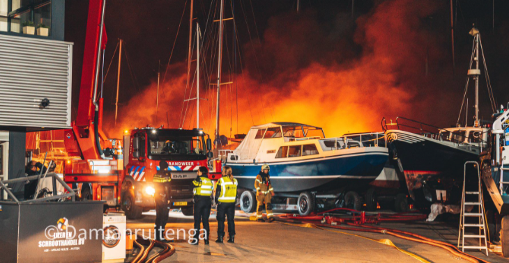 Help gedupeerden brand jachtwerf Roelofsen Harderwijk