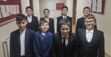 HULP aan achterstallig school voor WEESKINDEREN