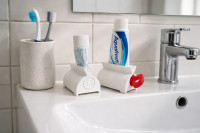 Universal Toothpaste Squeezer – Toothpaste Tube Roller – Colgate Aquafresh Compatible – Easy Print 3D model