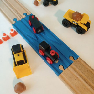 Cross-over Train Track Intersection for Wooden Train Sets 3D model