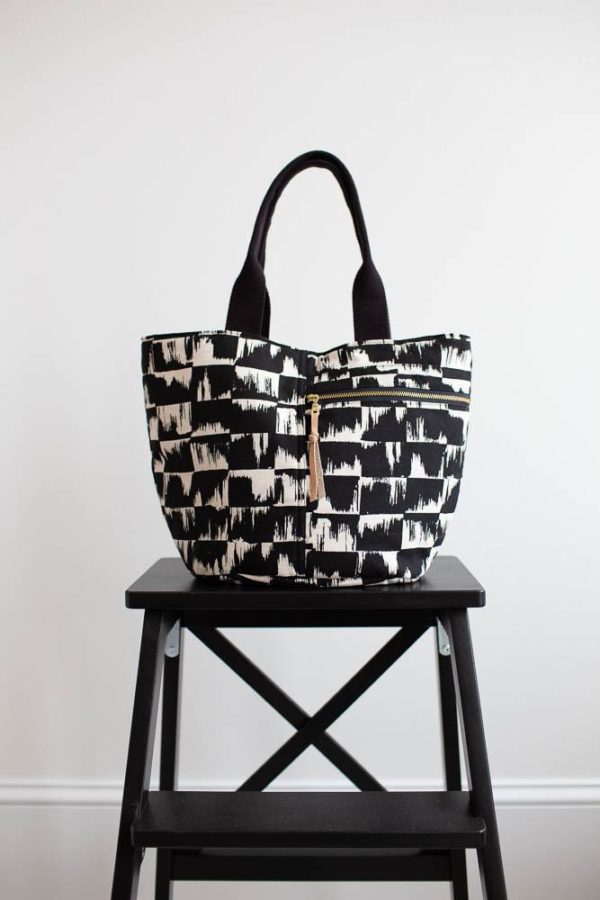 Noodlehead Crescent Tote