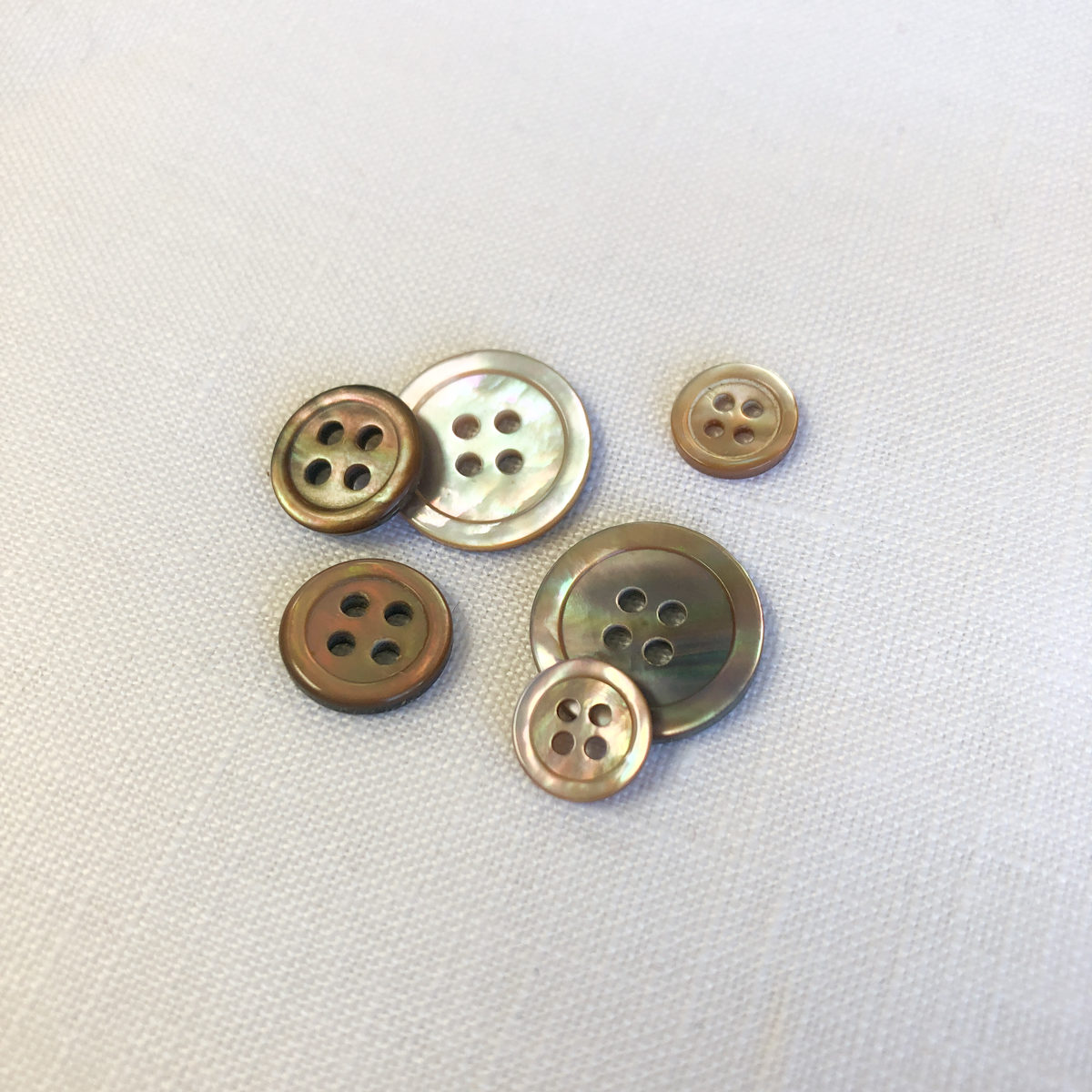 Mother of Pearl Button Guide: Definition, Colours, Shapes