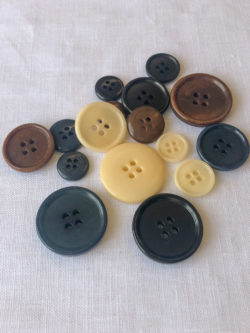 Mother of Pearl Buttons – Brown - Stonemountain & Daughter Fabrics